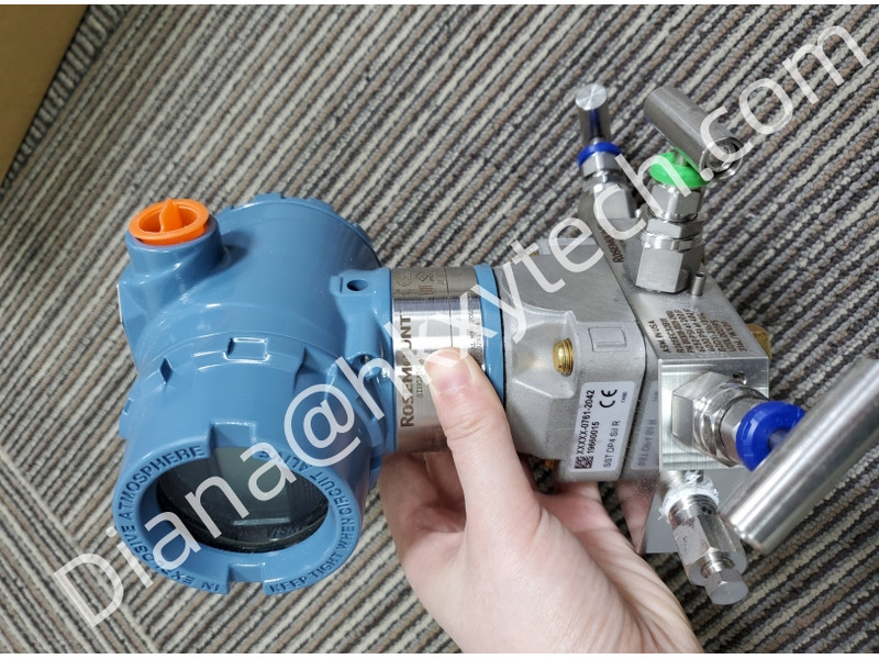 Rosemount pressure transmitter and manifold reference photograph
